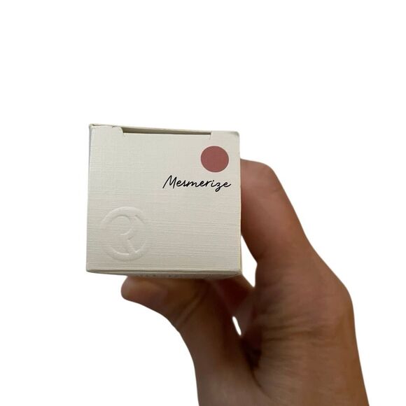 Rare Beauty Positive Light Liquid Luminizer in Mesmerize Selena Gomez NEW - Picture 5 of 6